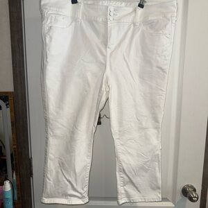 Torrid White Crop Jegging
